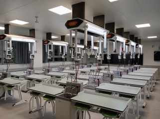 新科頂裝實驗室：空間利用與安全保障的完美融合