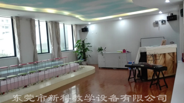 <a href='http://m.get-sharoushi.com/chanpin/58-1.html' target='1' style='font-size:18px; font-weight:bold; color:#000000;'>音樂功能室</a>