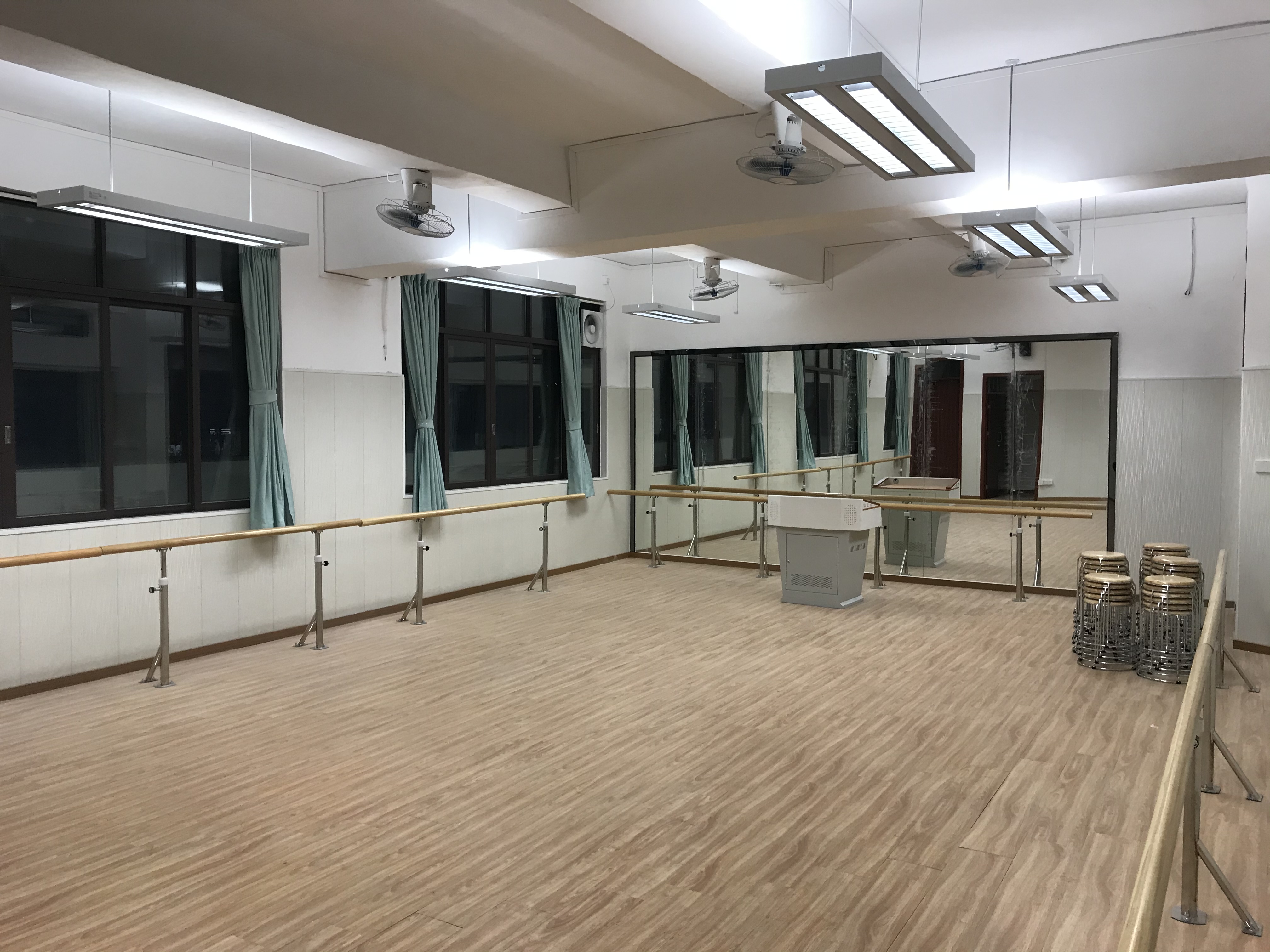 <a href='http://m.get-sharoushi.com/chanpin/59-1.html' target='1' style='font-size:18px; font-weight:bold; color:#000000;'>舞蹈室</a>