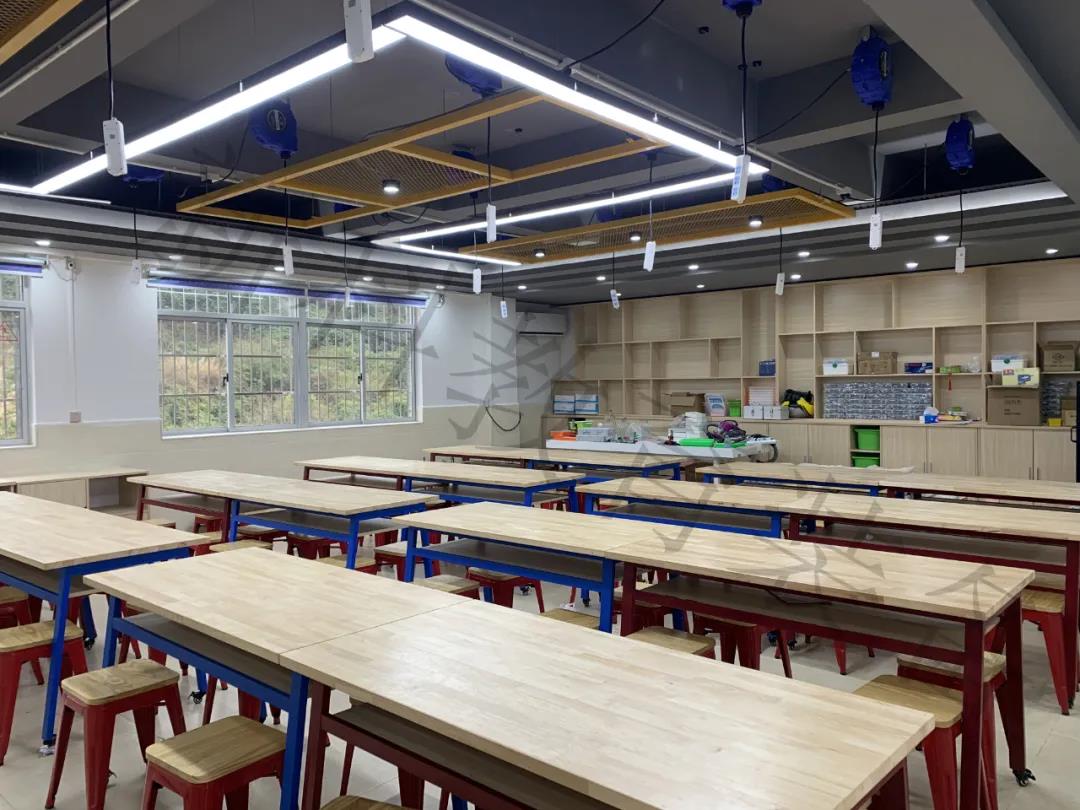 <a href='http://m.get-sharoushi.com' target='1' style='font-size:14px; font-weight:bold; color:#0080ff;'>創客實驗室</a>