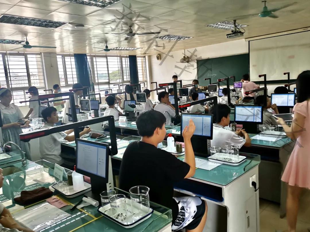 <a href='http://m.get-sharoushi.com/' target='1' style='font-size:14px; font-weight:bold; color:#0080ff;'>物理實驗室</a>考試系統