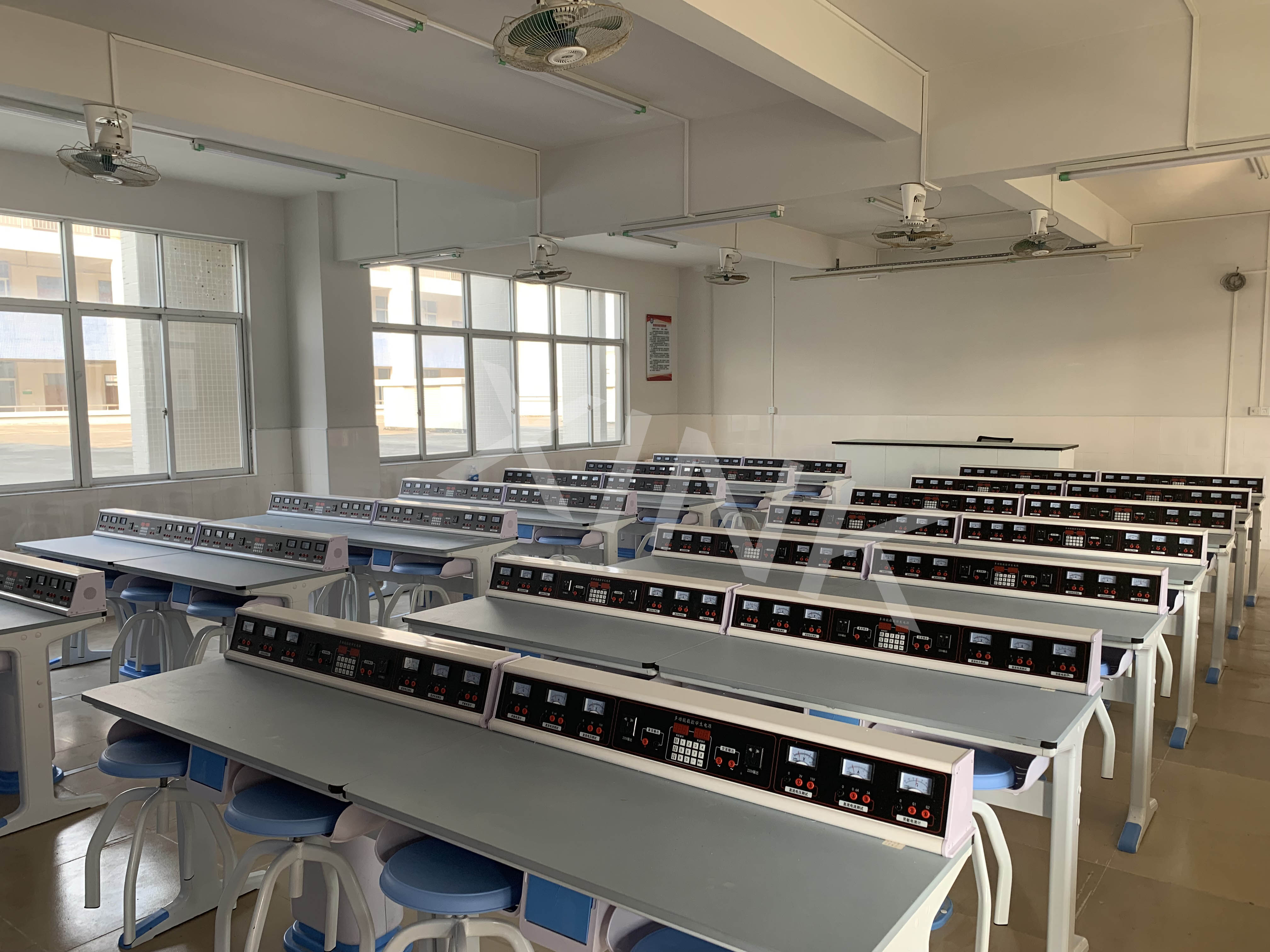 <a href='http://m.get-sharoushi.com/' target='1' style='font-size:14px; font-weight:bold; color:#0080ff;'>物理實驗室</a>