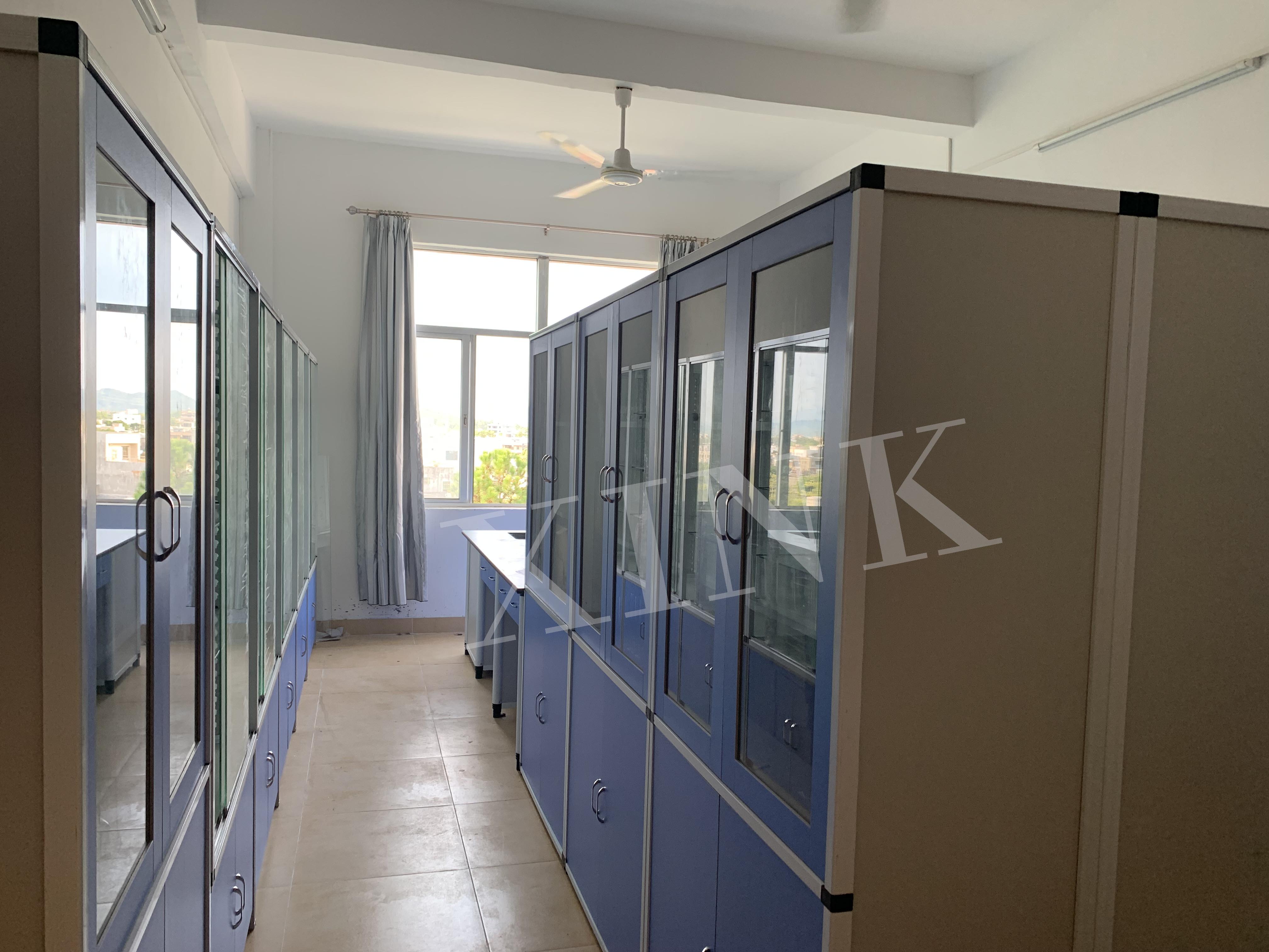 <a href='http://m.get-sharoushi.com/products/70-1.html' target='1' style='font-size:18px; font-weight:bold; color:#000000;'>藥品柜</a>