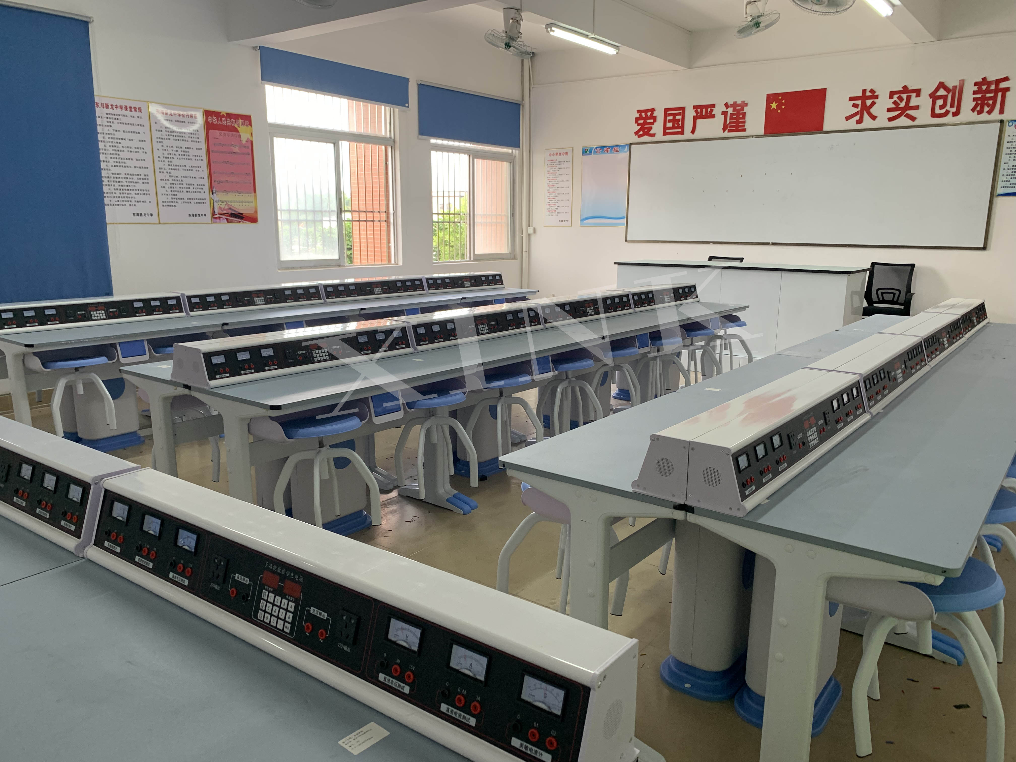 電學<a href='http://m.get-sharoushi.com/' target='1' style='font-size:14px; font-weight:bold; color:#0080ff;'>物理實驗室</a>