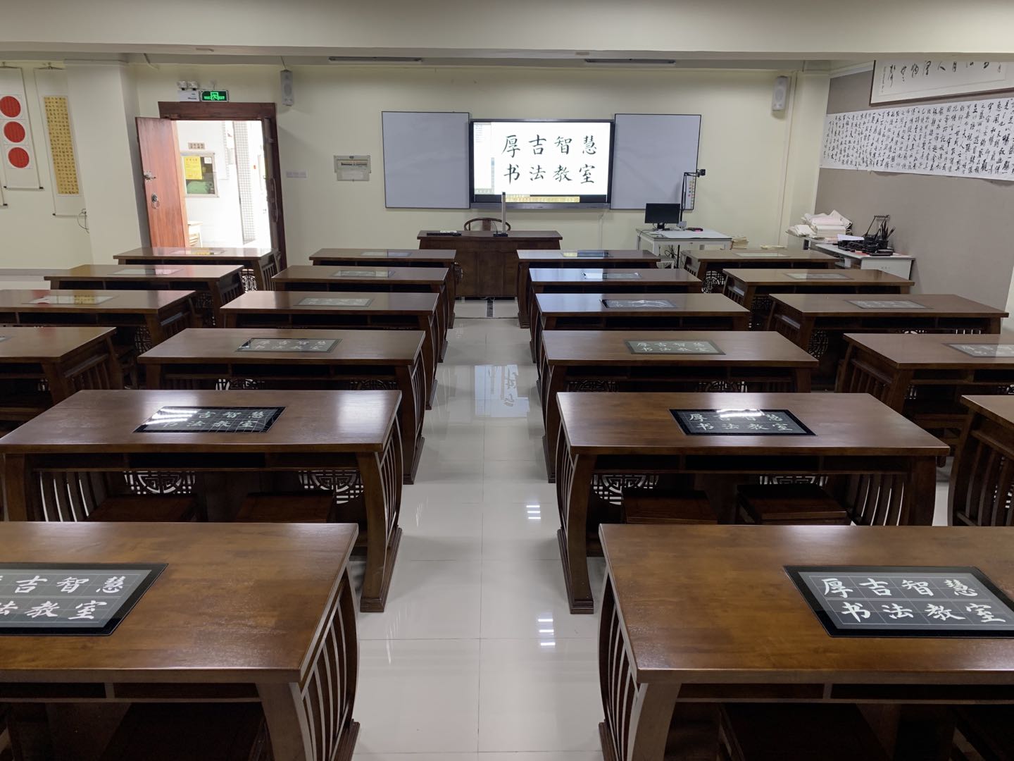 智慧<a href='http://m.get-sharoushi.com/chanpin/57-1.html' target='1' style='font-size:18px; font-weight:bold; color:#000000;'>書法室</a>