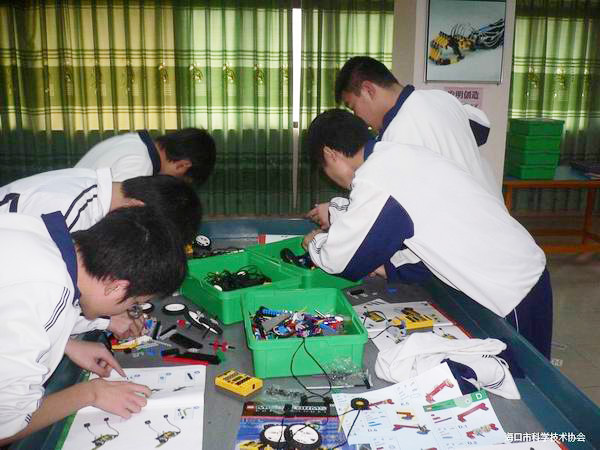 <a href='http://m.get-sharoushi.com/chanpin/60-1.html' target='1' style='font-size:18px; font-weight:bold; color:#000000;'>機器人功能室</a>