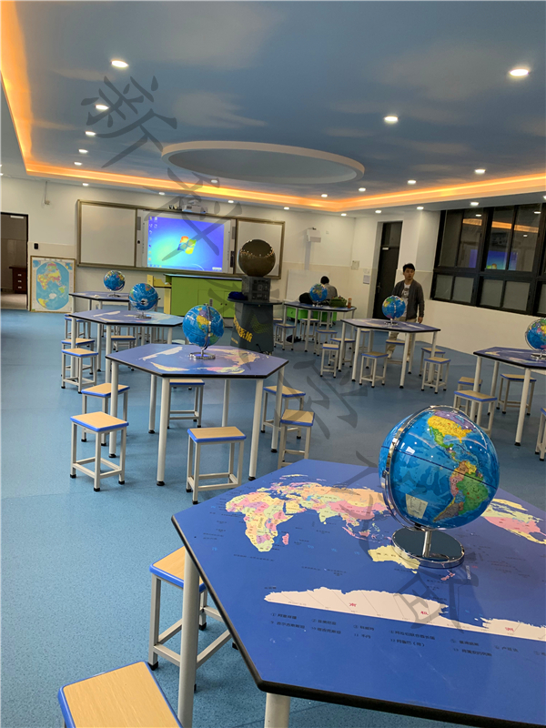 <a href='http://m.get-sharoushi.com/chanpinyiji/42-1.html' target='1' style='font-size:14px; font-weight:bold; color:#0080ff;'>地理專用教室</a>